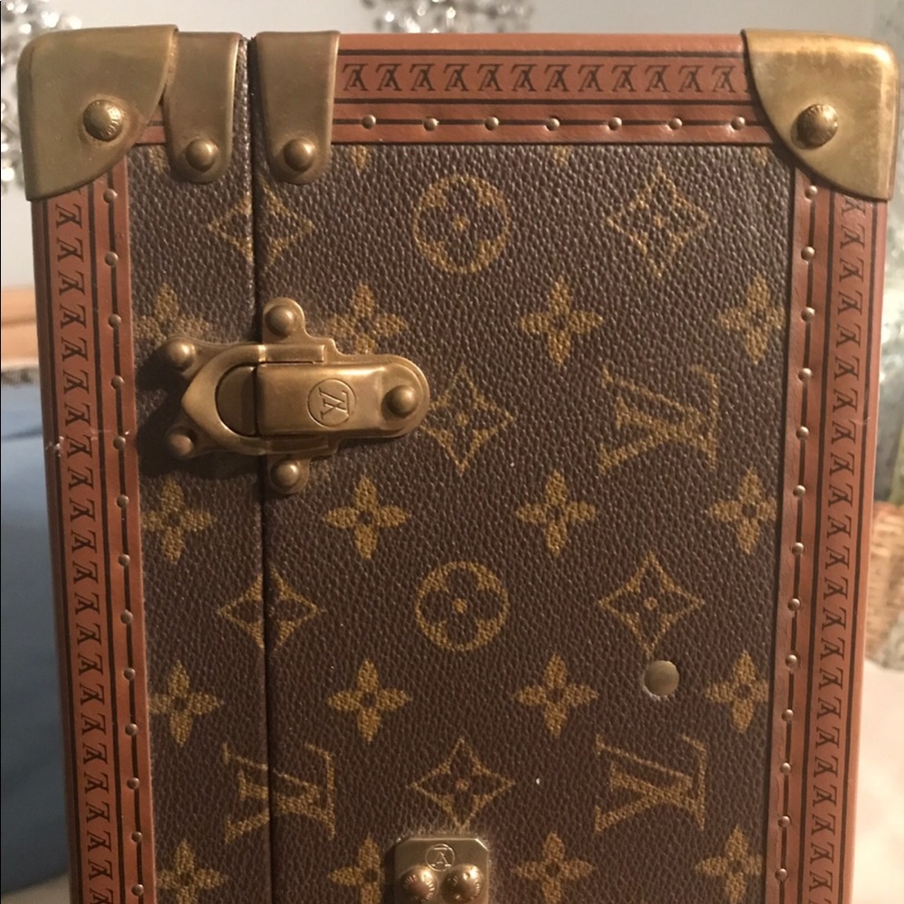 Louis Vuitton Monogram Bisten hardsided Suitcase